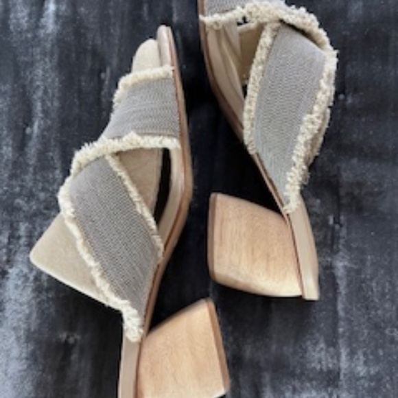 Sandals Vaneli - Picture 3 of 5